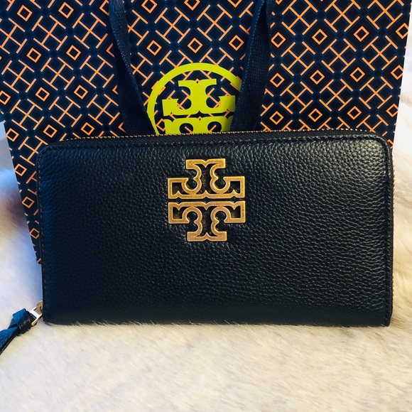 Tory Burch Handbags - 🦊 Tory Burch large zip wallet